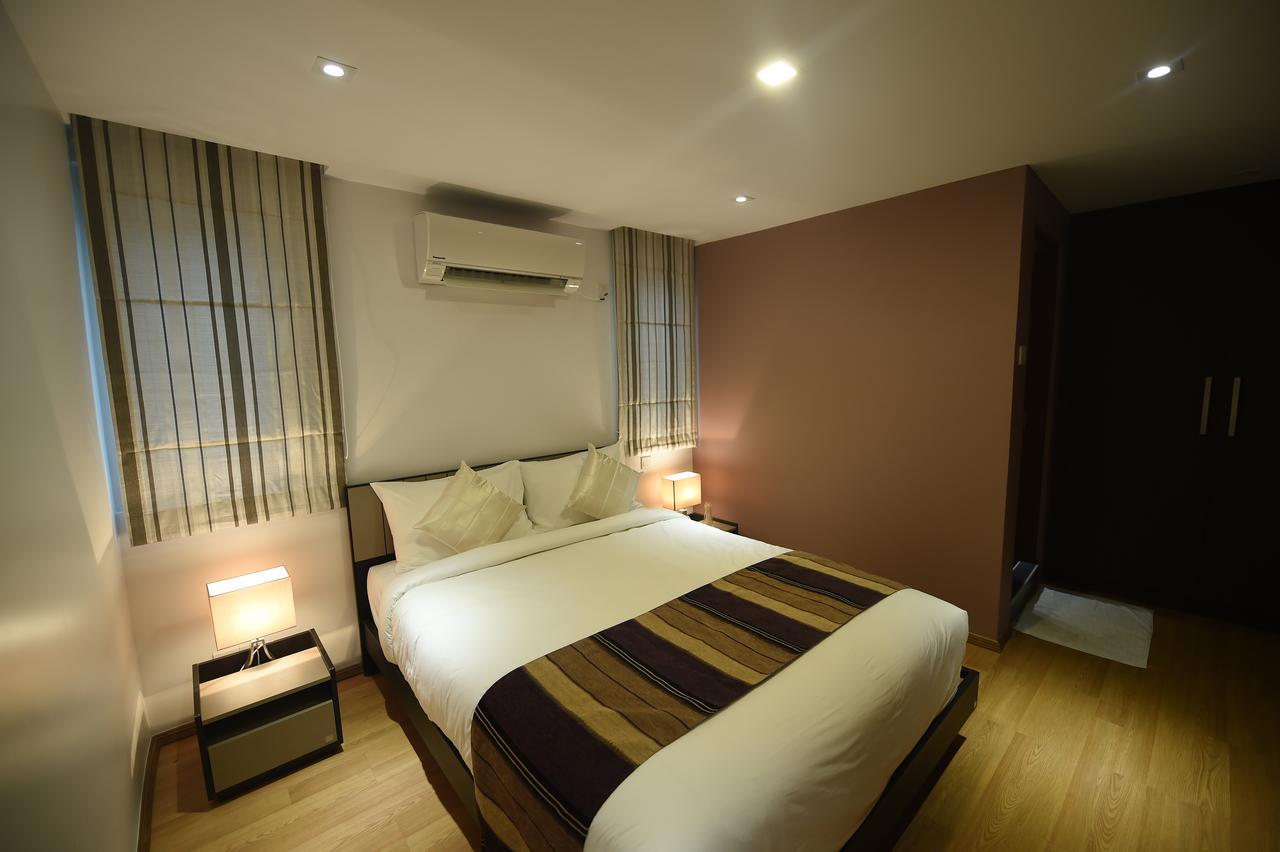 Hotel The Varsity House & Serviced Yangon
